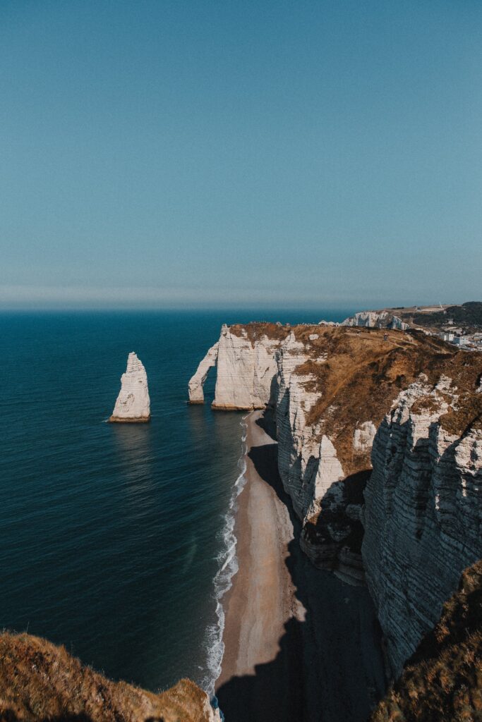 etretat picturesque shoreline